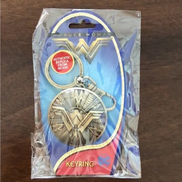 DC Comics Justice League Wonder Woman Shield Key Chain Pewter With Clip. New. - Picture 7 of 7